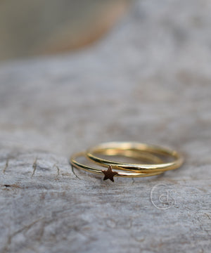 Gold Fill Star Ring. Dainty Thin Layering Ring with Tiny Star. Gold Fill Rings.